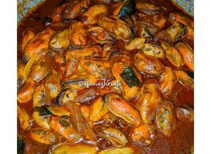 Gambar Kupang Masak Kari (Green Mussel Curry)
