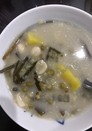 Hình của món Chè bà ba.