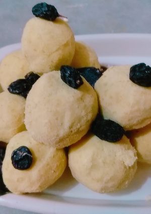 A picture of Rosted gram laddu.