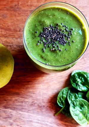 Una foto de Smoothie de manzana, chía y espinacas