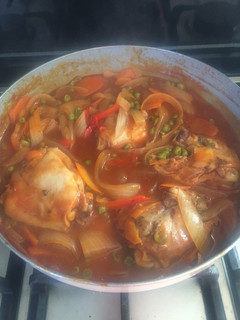 Una foto de Pollo arvejado