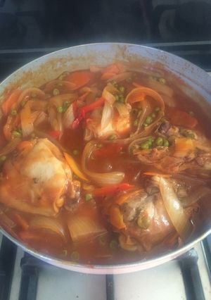 Una foto de Pollo arvejado