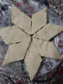 काजू की बर्फी (kaju ki barfi recipe in Hindi) रेसिपी मुख्य फोटो