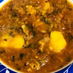 A picture of Aloo gosht curry.
