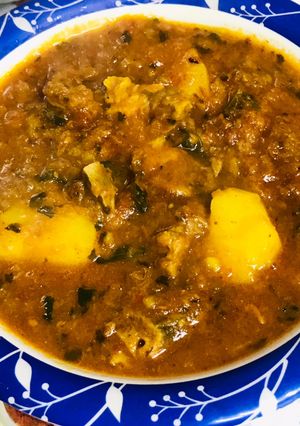 A picture of Aloo gosht curry.
