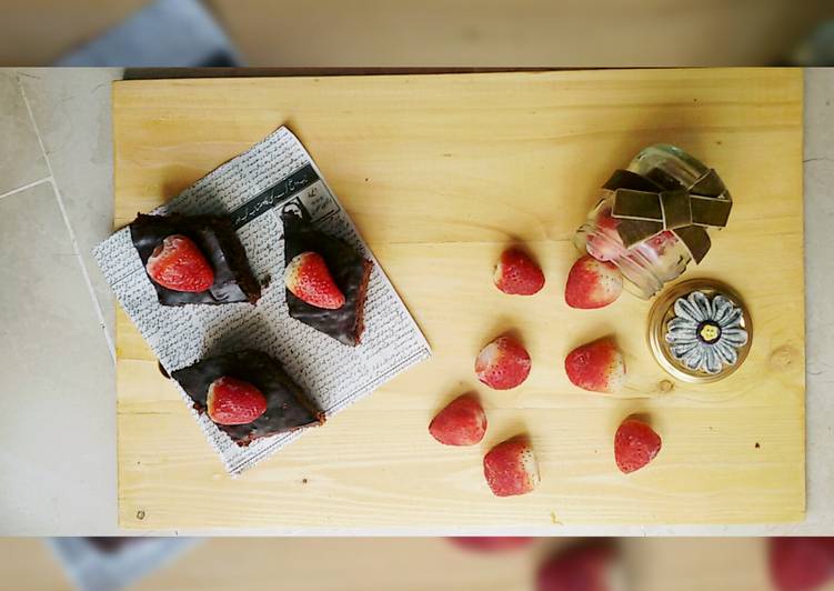Steps to Make Homemade Strawberry Cake