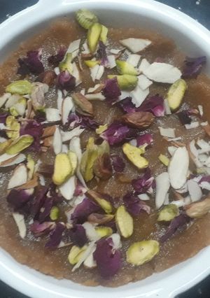 A picture of Besan halwa.