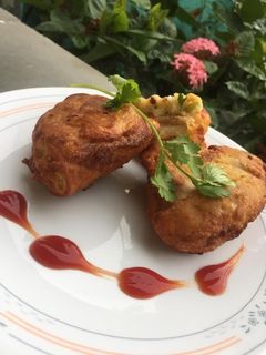 પોટેટો સ્ટફ રોટી પકોડા રેસીપી મુખ્ય ફોટો