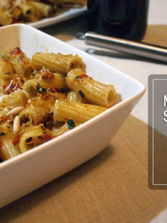 Una foto de Macarrones sicilianos :: Salsa de pesto rojo