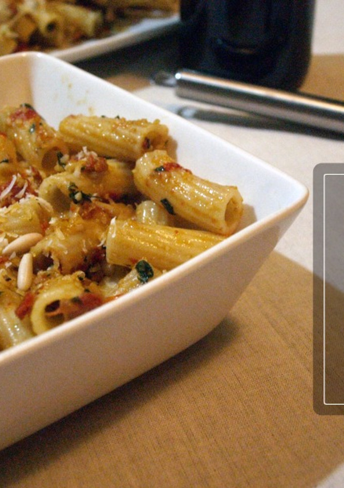 Una foto de Macarrones sicilianos :: Salsa de pesto rojo
