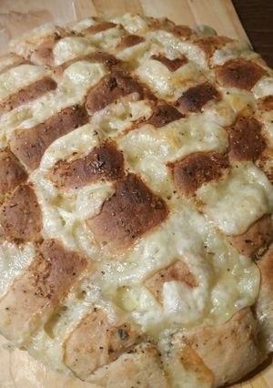 Una foto de Pan de ajo relleno con queso