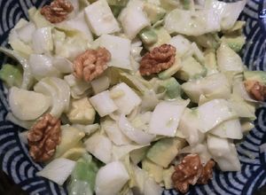 Une photo de Salade endive sauce roquefort