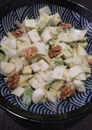 Une photo de Salade endive sauce roquefort