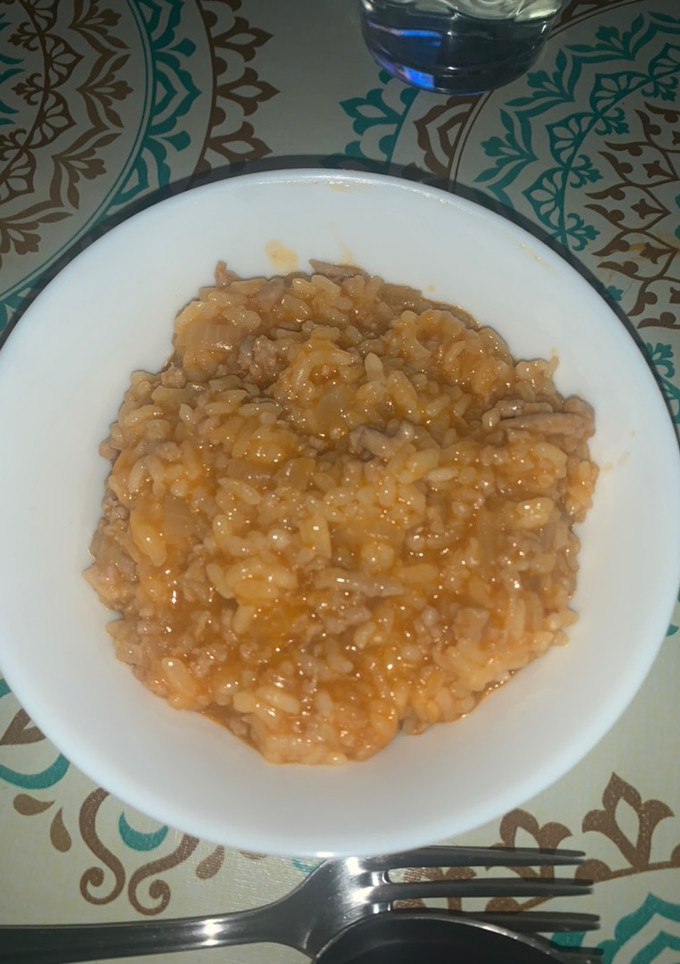 Una foto de Arroz con carne picada y cebolla 👌🤤