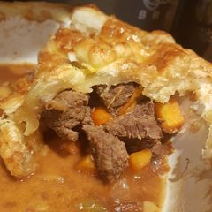 A picture of Beef and ale pie.