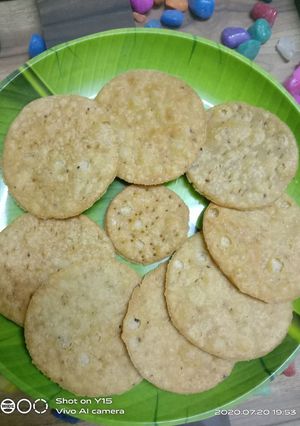 ધઉ ના લોટ ની પૂરી(ghau na lot ni puri recipe in Gujarati) રેસીપી મુખ્ય ફોટો