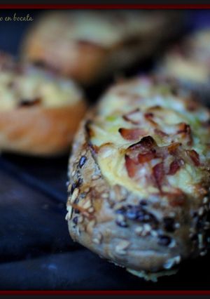 Foto principal de Quiche de puerros, bacon y queso en bocata