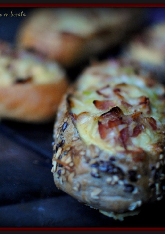 Una foto de Quiche de puerros, bacon y queso en bocata