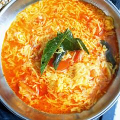 A picture of Sev-Tomato Curry.