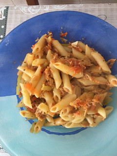 Una foto de Macarrones con atún