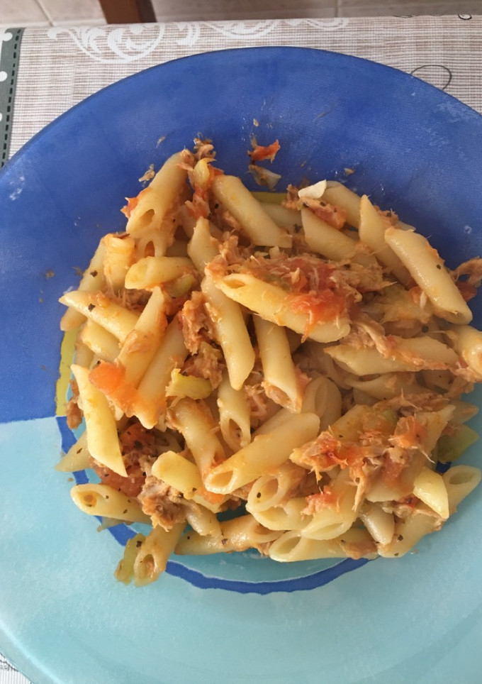 Una foto de Macarrones con atún