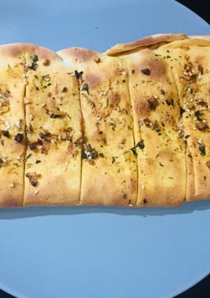 A picture of Cheese Garlic bread.
