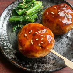 A picture of Tsukune (Chicken Patties) with Teriyaki Sauce.