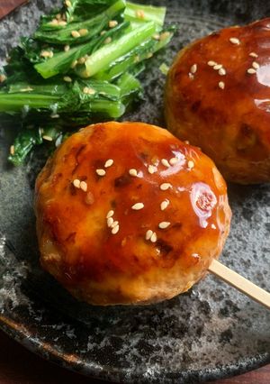 A picture of Tsukune (Chicken Patties) with Teriyaki Sauce.