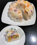 Terrina con leche, yogurt y frutas