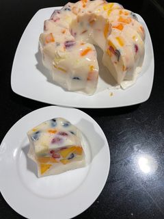 Una foto de Terrina con leche, yogurt y frutas