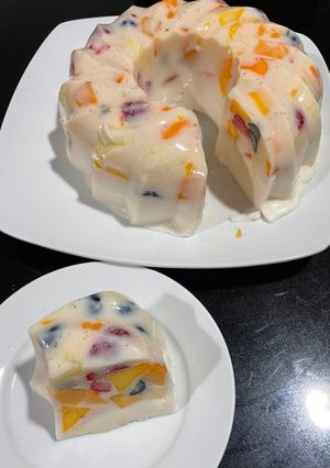 Una foto de Terrina con leche, yogurt y frutas