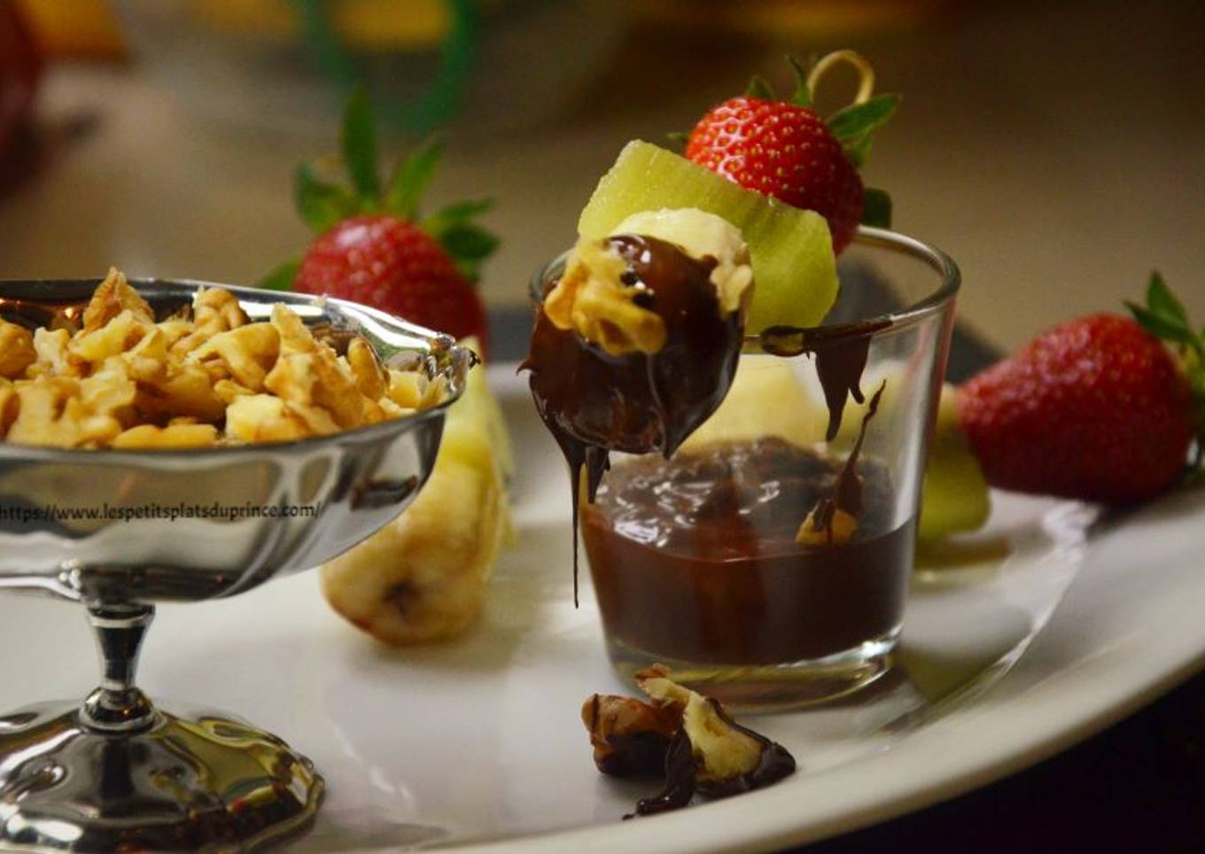 Fondue tutti frutti au chocolat et noix