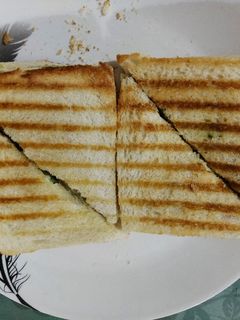 વેજીટેબલ ચીઝ મેયોનીઝ સેન્ડવીચ (Vegetable Cheese Mayonnaise Sandwich Recipe In Gujarati) રેસીપી મુખ્ય ફોટો