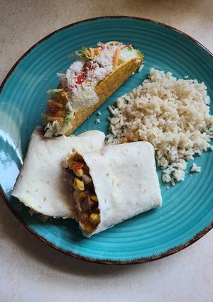 A picture of Honey spice pork tacos.