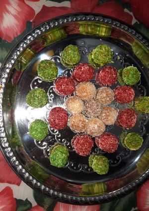 صورة لوصفة بولات بسميد وجوز الهند بالألون والنكهات