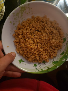Una foto de Salsa roja con carne vegetal!