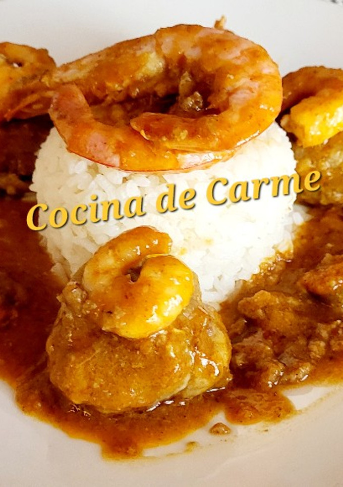 Una foto de Albóndigas en salsa con langostinos y gambas