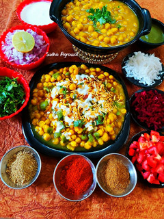 लखनऊ की खास चटपटी मटर चाट (Lucknow ki khas Chatpati Matar Chaat recipe in Hindi) रेसिपी मुख्य फोटो