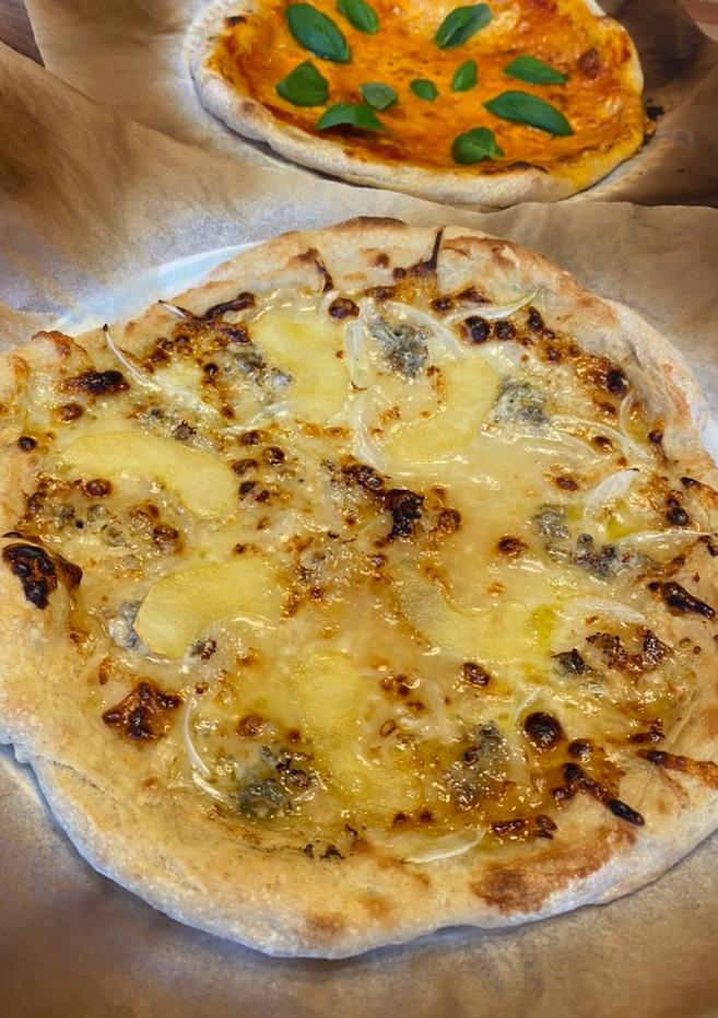 Una foto de Pizza napolitana bianca queso azul