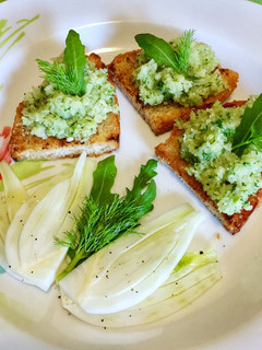 Foto di Bruschette con Pesto di Finocchi e Rucola