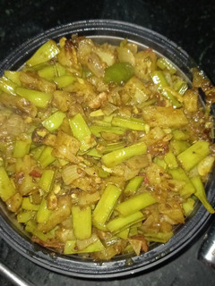 आलू और ग्वार फली की सब्जी (aloo aur gwarfalli ki sabzi recipe in Hindi) रेसिपी मुख्य फोटो
