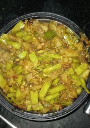 आलू और ग्वार फली की सब्जी (aloo aur gwarfalli ki sabzi recipe in Hindi) रेसिपी मुख्य फोटो