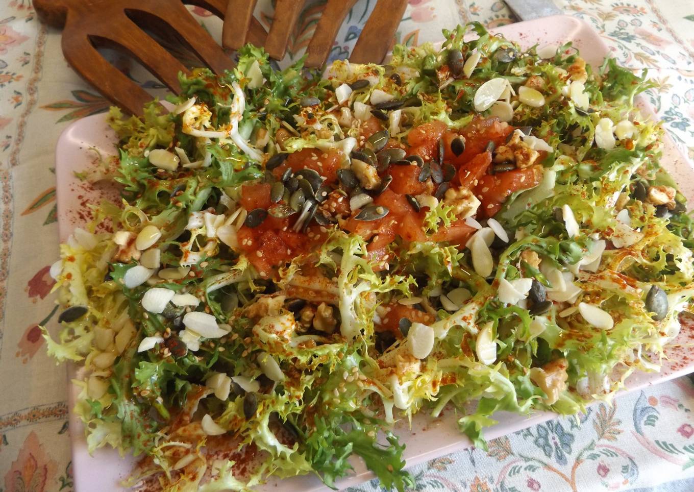 Ensalada de escarola y almendras laminadas