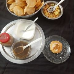A picture of Meethi puri.