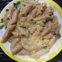 A picture of Creamy pasta in periperi sauce.