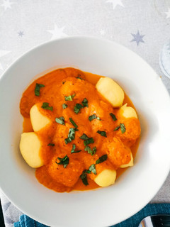 Una foto de Ñoquis con salsa de cherrys al horno