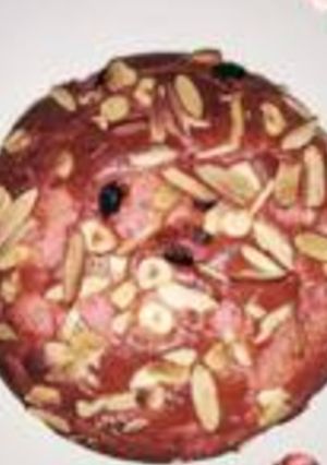 A picture of Strawberry and nuts cake.