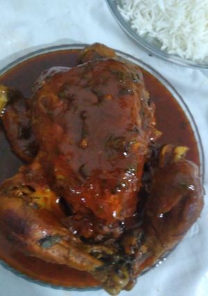 عکسی از دستور مرغ شکم پر در قابلمه