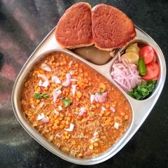 A picture of Misal pav.