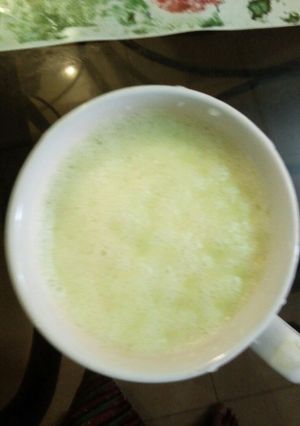 A picture of Cucumber and pineapple smoothie.